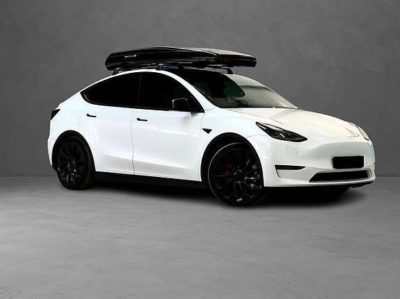 Tesla Model Y 5 of 30