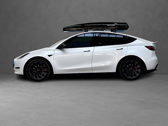 Tesla Model Y 11 of 30