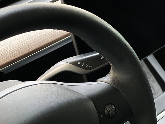 Tesla Model Y 22 of 30