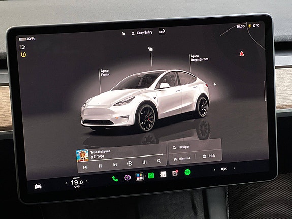 Tesla Model Y 24 of 30