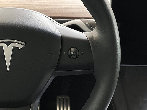 Tesla Model Y 20 of 30