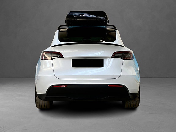 Tesla Model Y 8 of 30