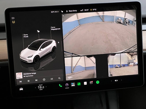 Tesla Model Y 26 of 30