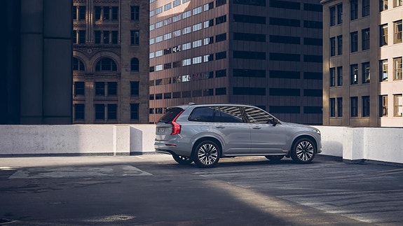 Volvo XC90 8 of 28