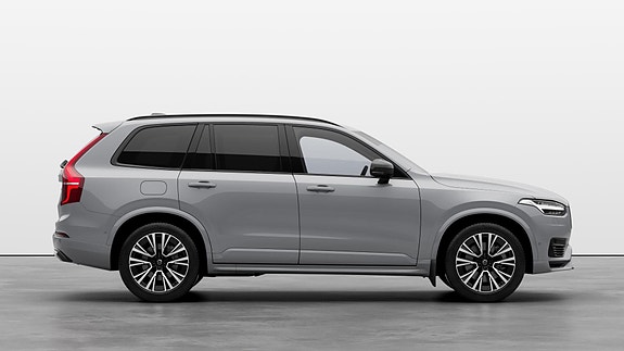 Volvo XC90 2 of 28