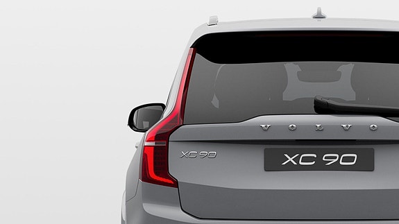 Volvo XC90 13 of 28