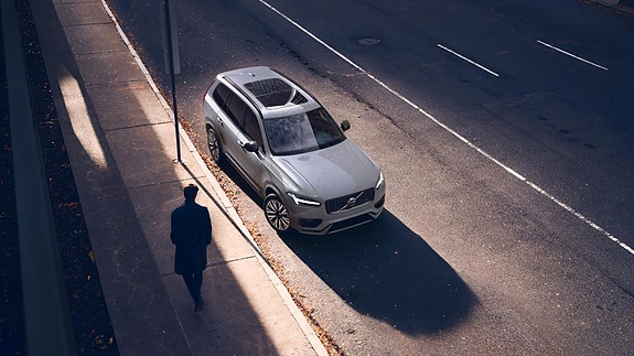 Volvo XC90 10 of 28