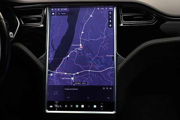 Tesla Model X 20 of 25
