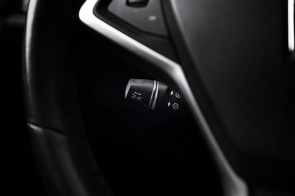 Tesla Model X 17 of 25