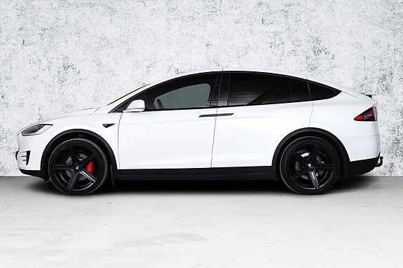 Tesla Model X 9 of 25