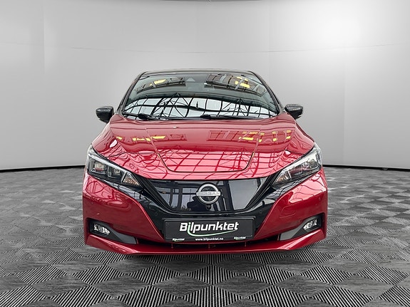 Nissan Leaf 8 of 17