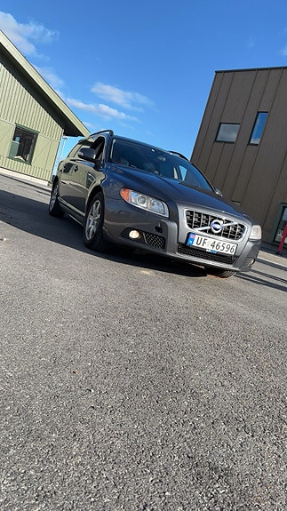 Volvo V70 3 of 3