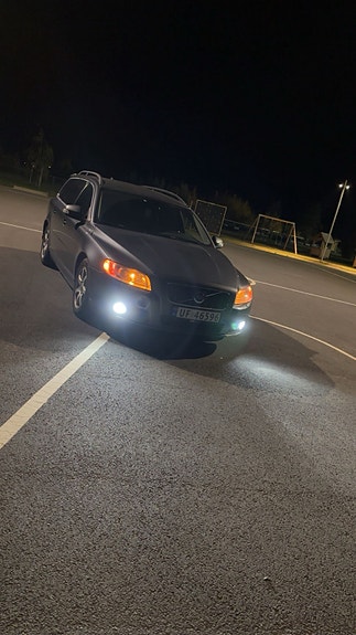 Volvo V70 2 of 3