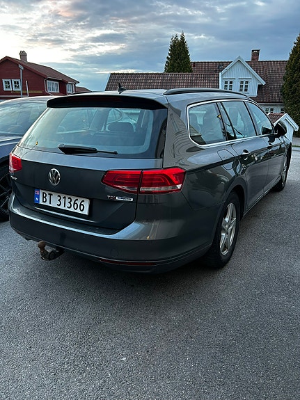 Volkswagen Passat 5 of 13