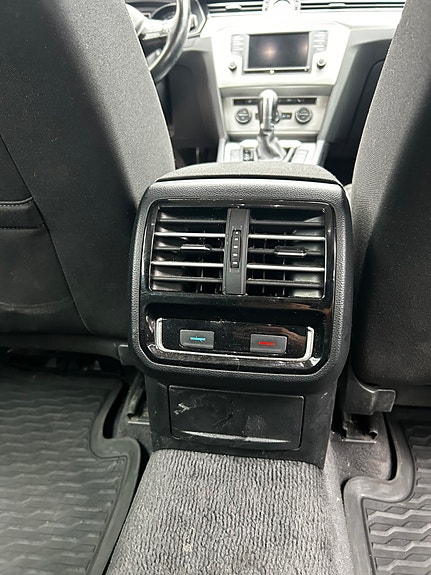 Volkswagen Passat 9 of 13