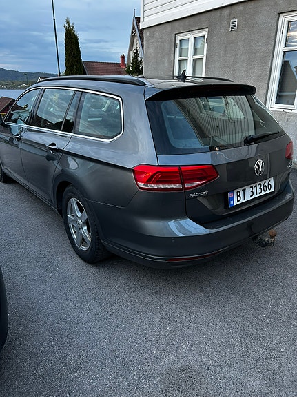 Volkswagen Passat 4 of 13