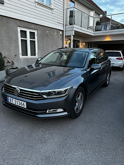 Volkswagen Passat 2 of 13