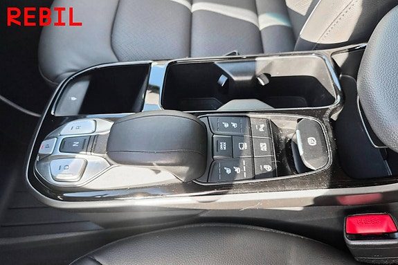 Hyundai IONIQ 10 of 12