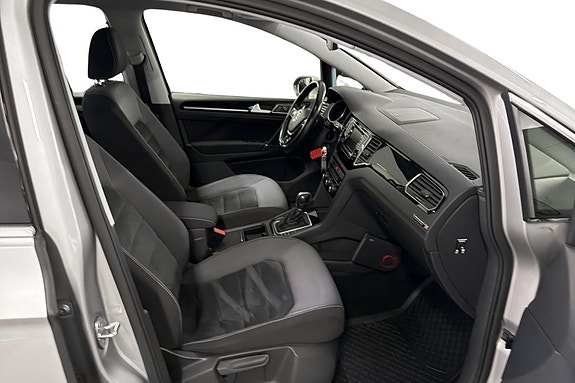 Volkswagen Golf Sportsvan 23 of 24