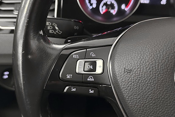 Volkswagen Golf Sportsvan 16 of 24