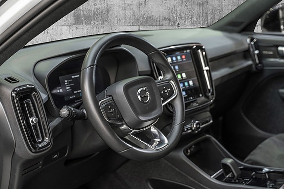 Volvo XC40 13 of 24