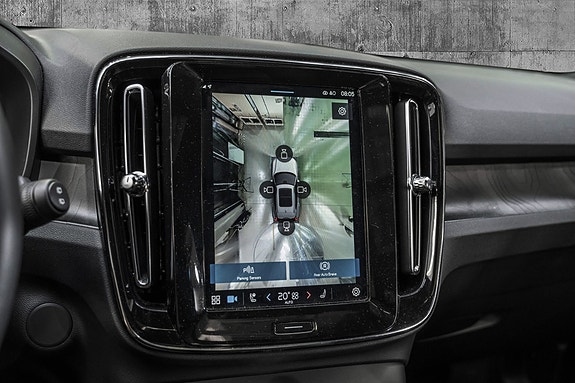 Volvo XC40 17 of 24