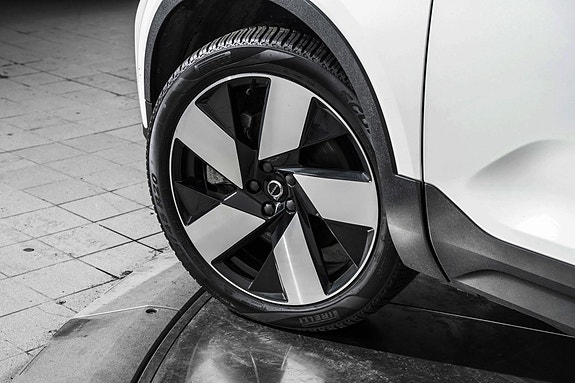 Volvo XC40 9 of 24