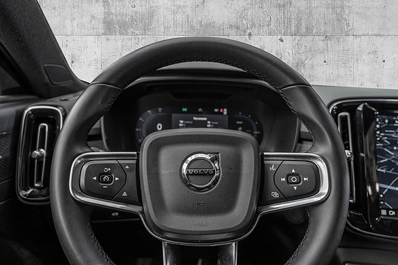 Volvo XC40 14 of 24