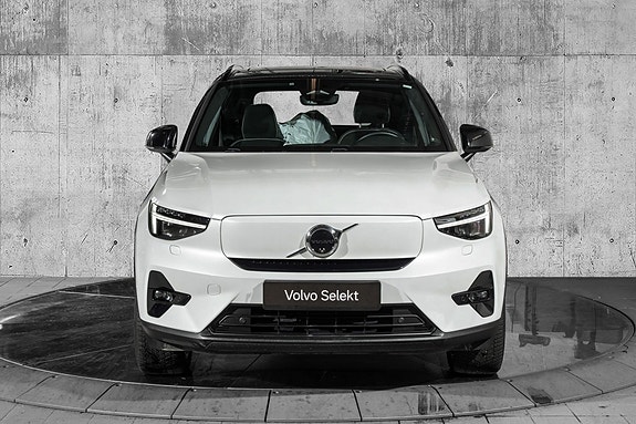 Volvo XC40 3 of 24