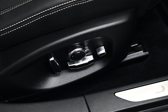 Jaguar I-PACE 30 of 30