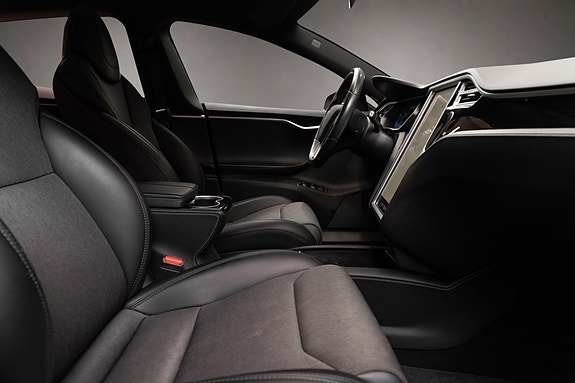 Tesla Model S 20 of 27
