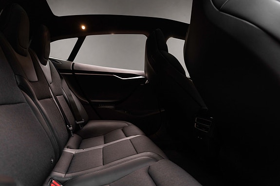 Tesla Model S 18 of 27