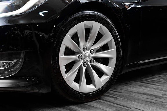 Tesla Model S 2 of 27