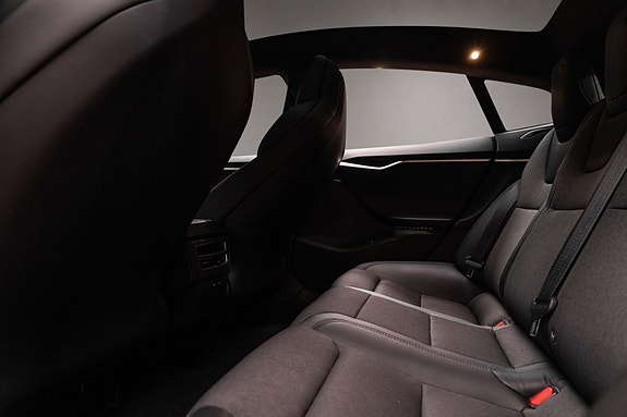 Tesla Model S 15 of 27