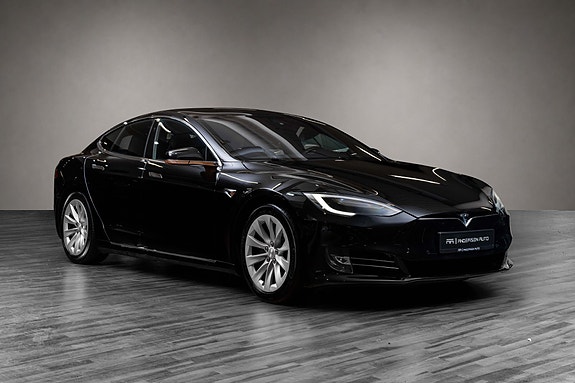 Tesla Model S 8 of 27