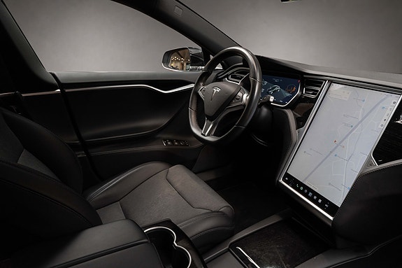 Tesla Model S 19 of 27