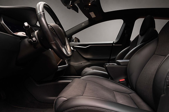 Tesla Model S 12 of 27