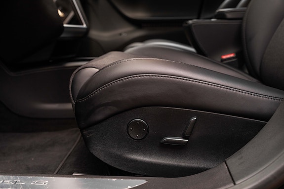 Tesla Model S 14 of 27