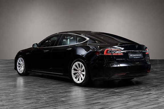 Tesla Model S 4 of 27