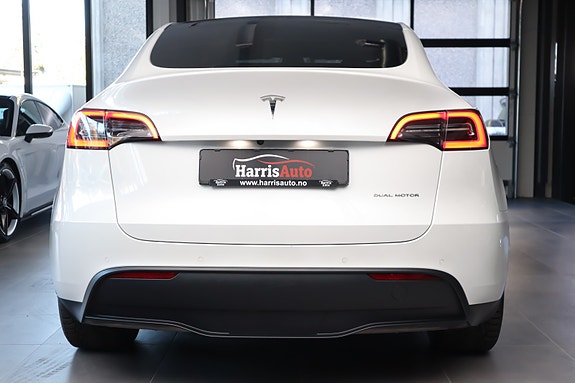 Tesla Model Y 9 of 26
