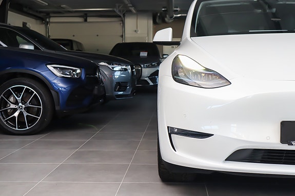 Tesla Model Y 4 of 26