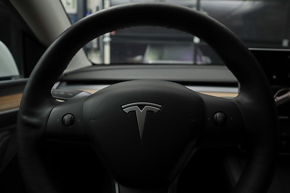 Tesla Model Y 22 of 26