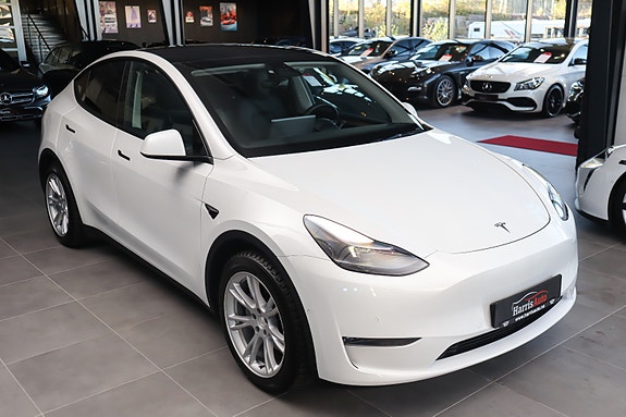 Tesla Model Y 3 of 26