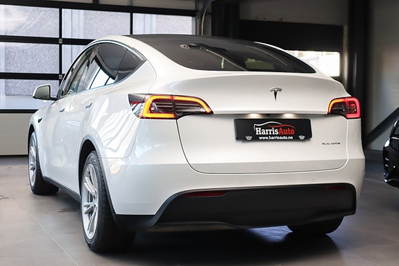 Tesla Model Y 8 of 26