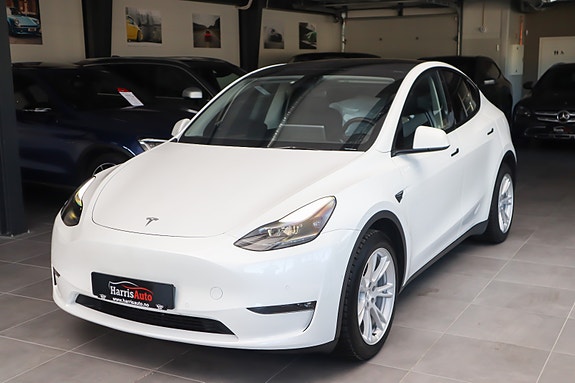 Tesla Model Y 7 of 26