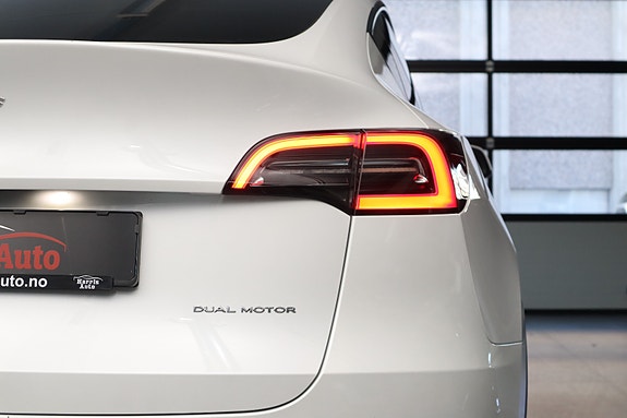 Tesla Model Y 10 of 26