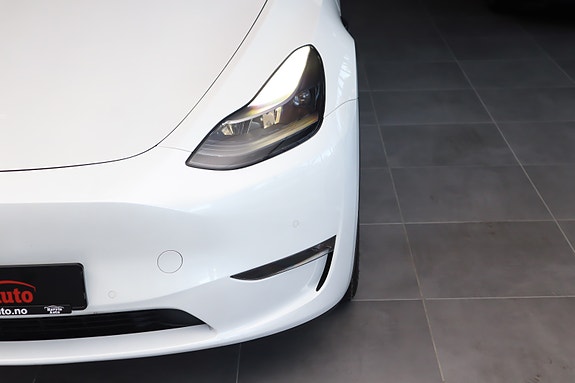 Tesla Model Y 6 of 26