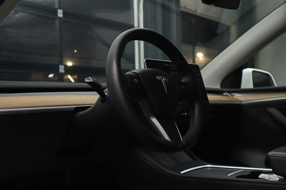 Tesla Model Y 21 of 26