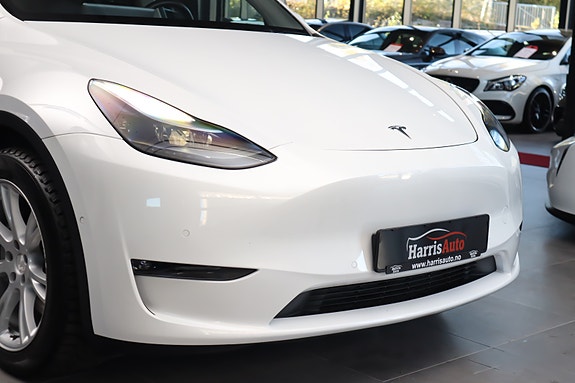 Tesla Model Y 2 of 26