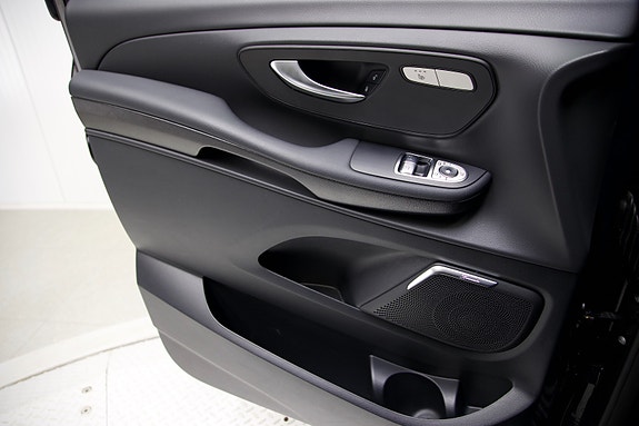Mercedes-Benz EQV300 15 of 20